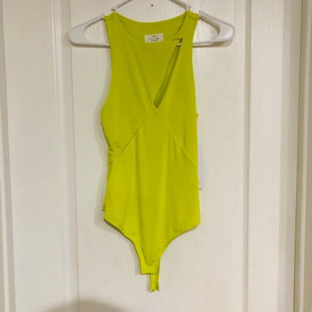 Live in the moment Neon Lime Green Cutout Plunging V-Neck Bodysuit Small NWT